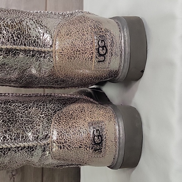Womens UGG Classic Short Silver Metallic Sparkle Boots S/N 1125370 Size 8 - Picture 4 of 13